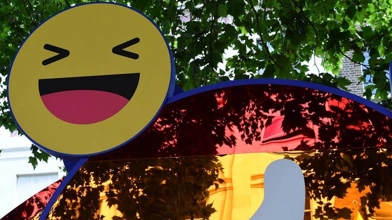 Από τα σχόλια στο Facebook στα δικαστήρια – Στον Βόλο η πρώτη καταδίκη για χρήση… emoticon (Βίντεο)